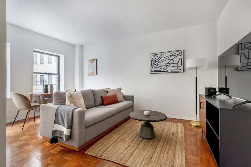 Clean Hudson Yards 1BR w/ Elevator & Doorman, nr Station, by Blueground - Image 1