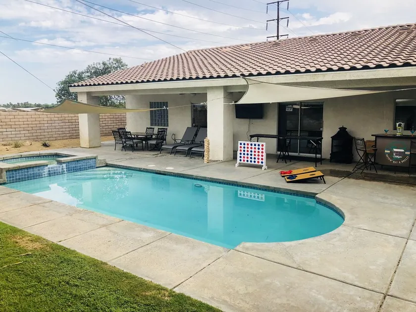 Grande maison de 4 chambres avec piscine / spa, barbecue, salle de jeux - Image 1