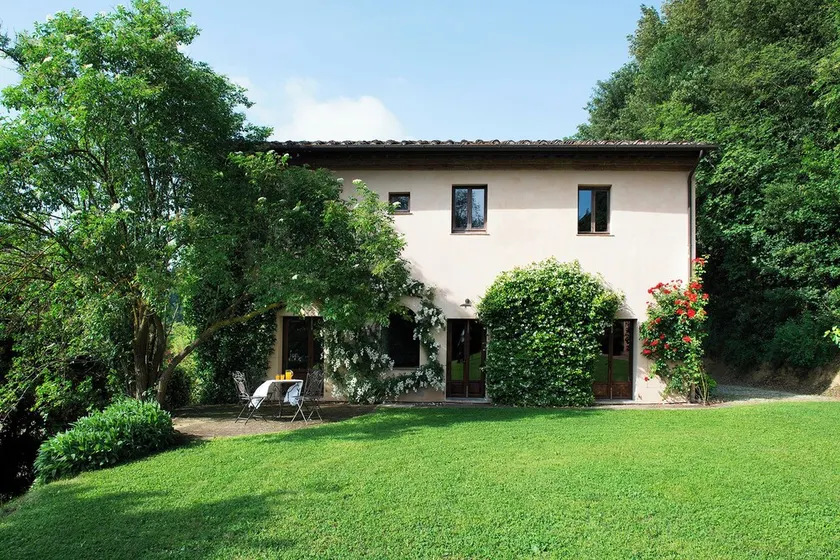 Villa mit privatem Pool und Garten, eingebettet in die toskanische Landschaft - Image 1