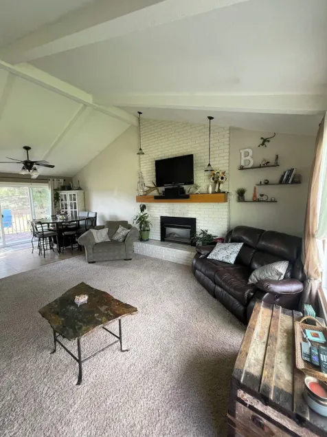 3 peaceful acres: big sky & mountain views, wildlife, farm life; minutes to town - Image 1