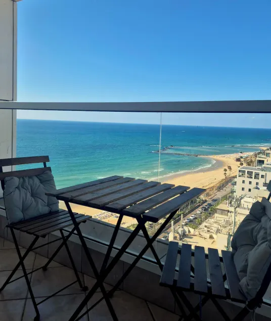 1107 Luxurious apartment with balcony and sea view. - Image 1