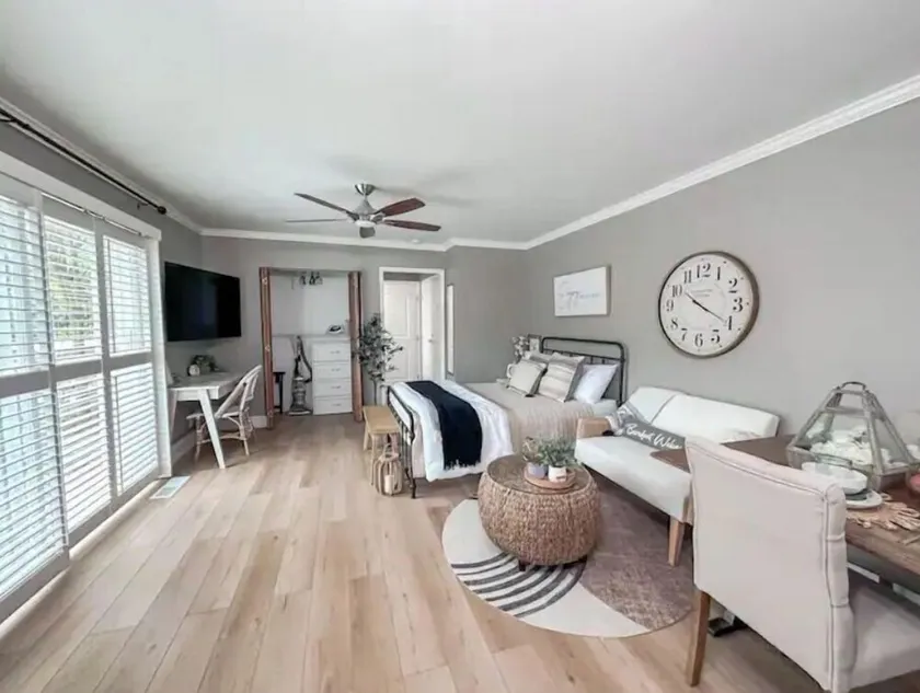 Private Entry Elegant Quiet Safe Cozy Studio Suite  - Image 1