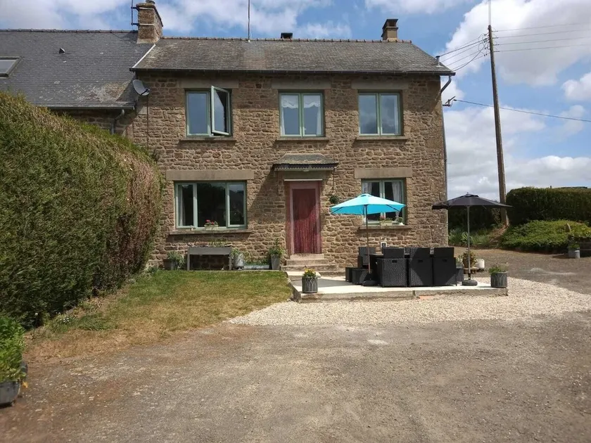Tranquil, Farmhouse sleeps 6 comfortably, with private large swimming pool - Image 1
