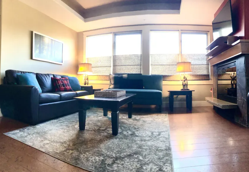 💙🌲Luxury Retreat for 4 w/ Amazing Mtn. Views⛰Indoor Pool & Hot Tub☀️ - Image 1