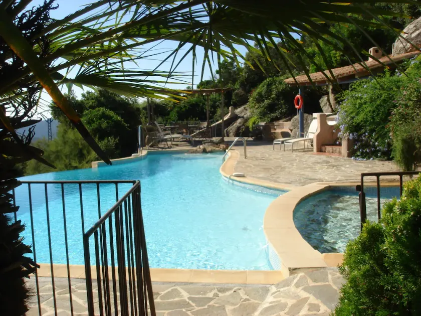 Casa com piscina privada e tranquila com vista para o Golfo de Santa Giulia - Image 1