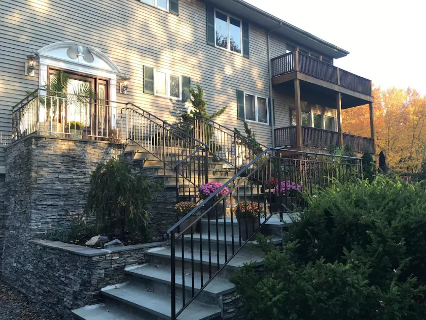 Beautiful Saugerties Rental -Pool, Fire Pit, close to HITS, Hiking, Festivals - Image 1