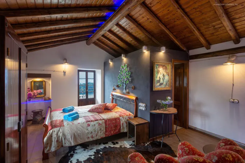 Lake Como Getaway: Pilissy Guest House with Breathtaking Lake and Mountain Views - Image 1