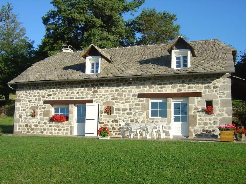 Promo, Gîte de France, in der Nähe von Super-Lioran, Steinhaus, Tiere, WLAN - Image 1