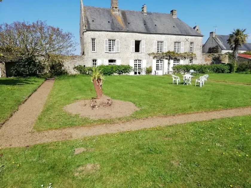 Classic French Presbytere 4 km Utah beach. - Image 1