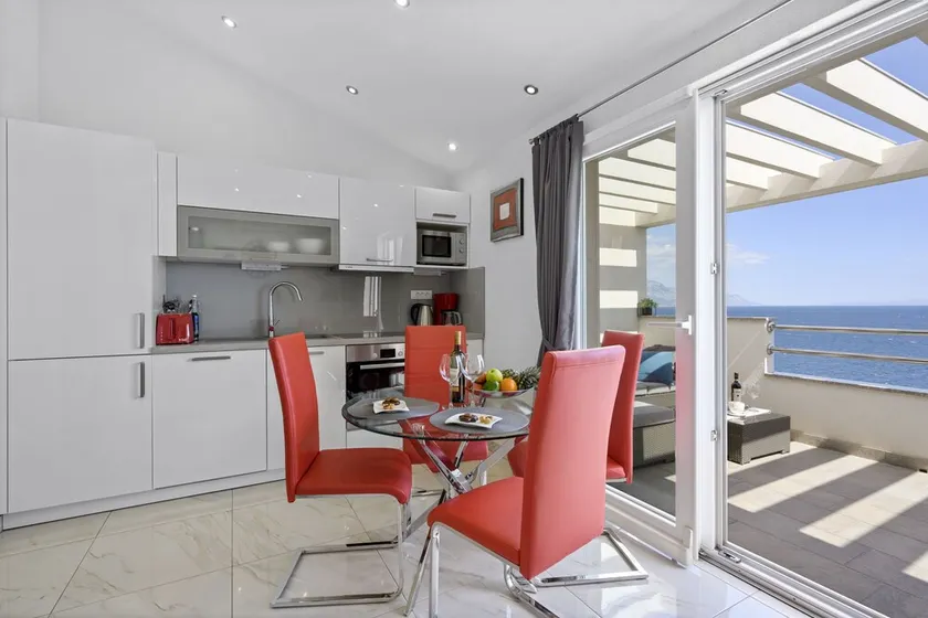 Apartamento ático Filka-Coral con vista al mar superior - Image 1