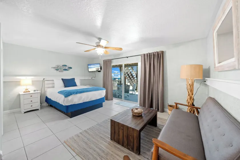 Dockside Marina Studio - Image 1