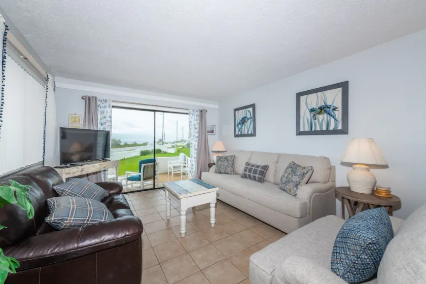 Lovely 2 Bedroom Beachfront Condo - Image 1