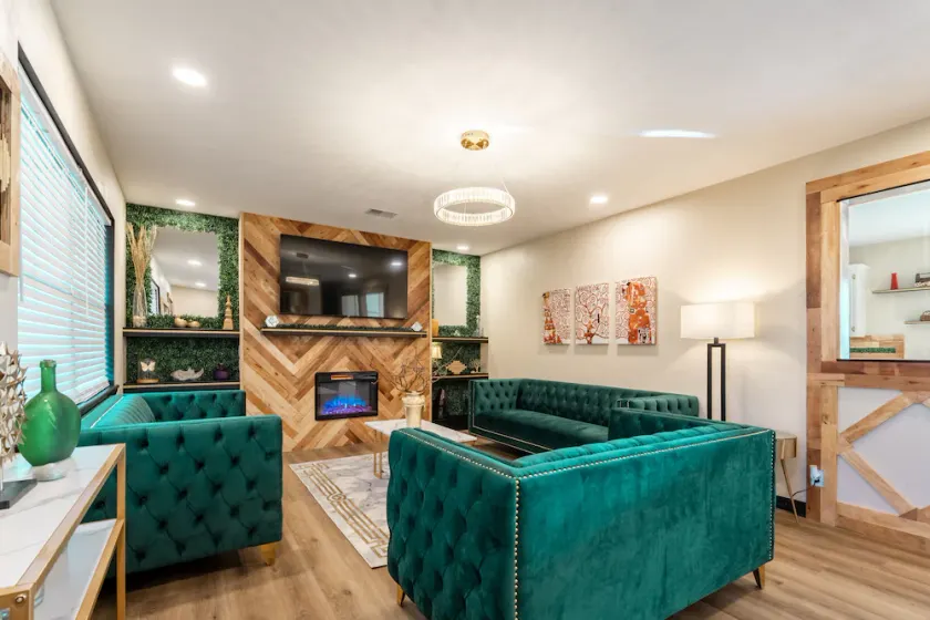 Stylish and funky, minutes away from everything NWA has to offer! - Image 1