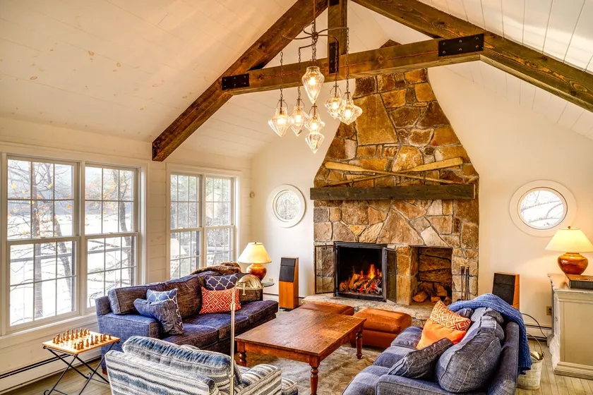 Stunning Winter Ski, Summer Lake and Fall leaf-peeping home. - Image 1