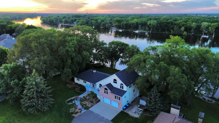 Manor on the River,  5,000 SQFT, Hot Tub & Kayaks - Image 1