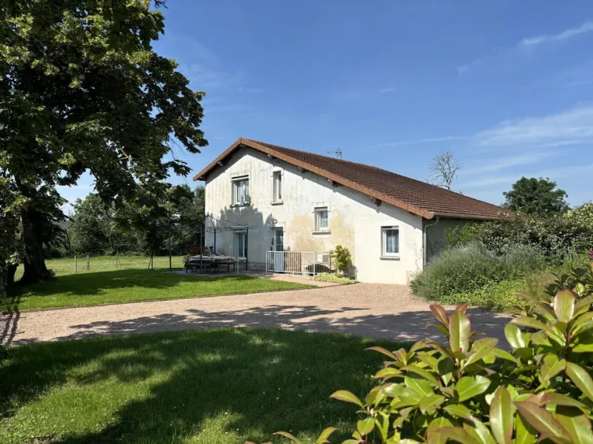 Country house in Montaiguët-en-Forez with ponds and bicycles - Image 1