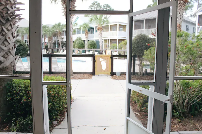 Poolside. Winter DISCOUNTS. Beach, Hot Tub, Porch & Relax! - Image 1