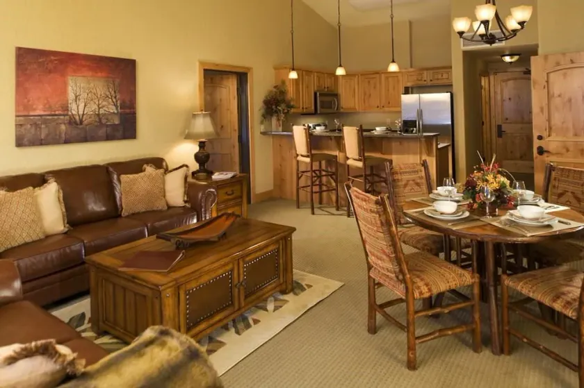 Belle suite 2 chambres au Lodge avec piscine et bain à remous! - Image 1