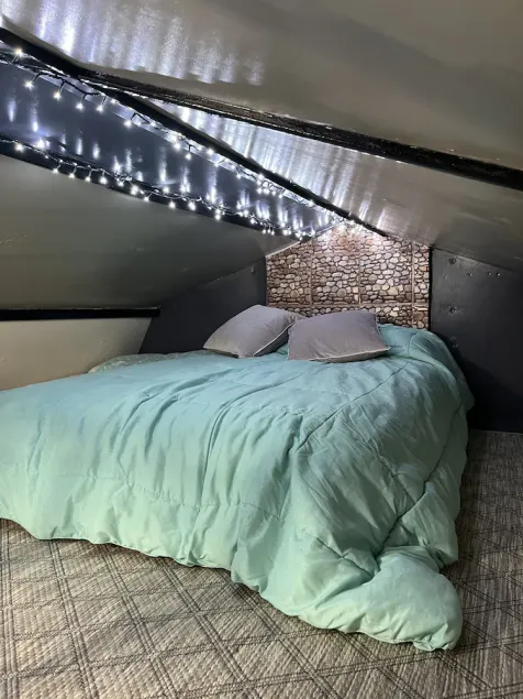 HOLY MOLY looking for small family to spend time. Sleeps 5 - Image 1