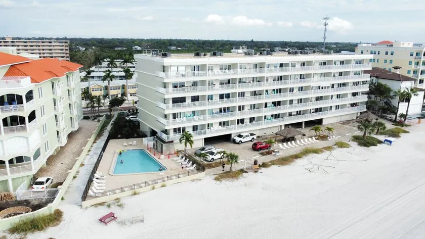 Magnifique condo 3 chambres directement sur le golfe au 3e étage - Image 1