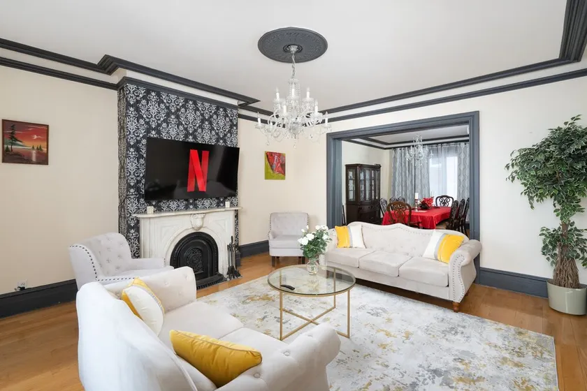 Heritage MTL 🔑 Huge 6Bedroom Waterfront Palace, Free Parking, Airport - Image 1