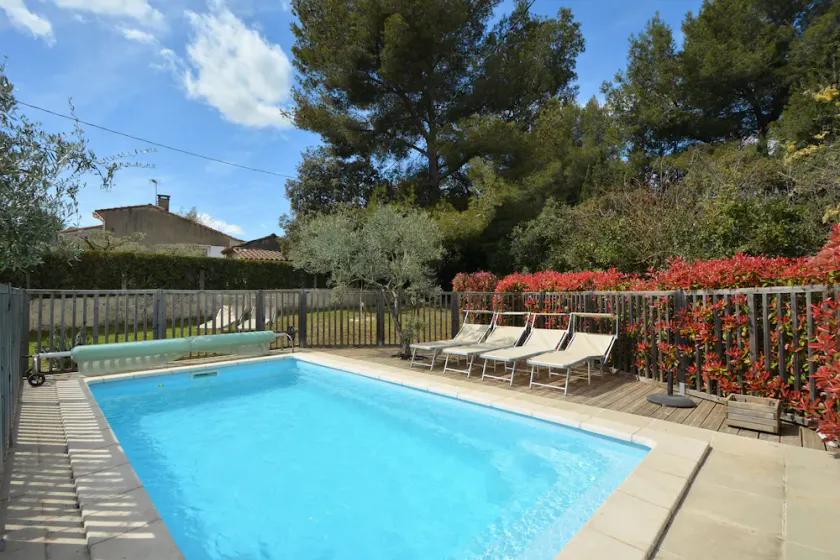 Charming villa with private pool in a peaceful, relaxing setting. - Image 1