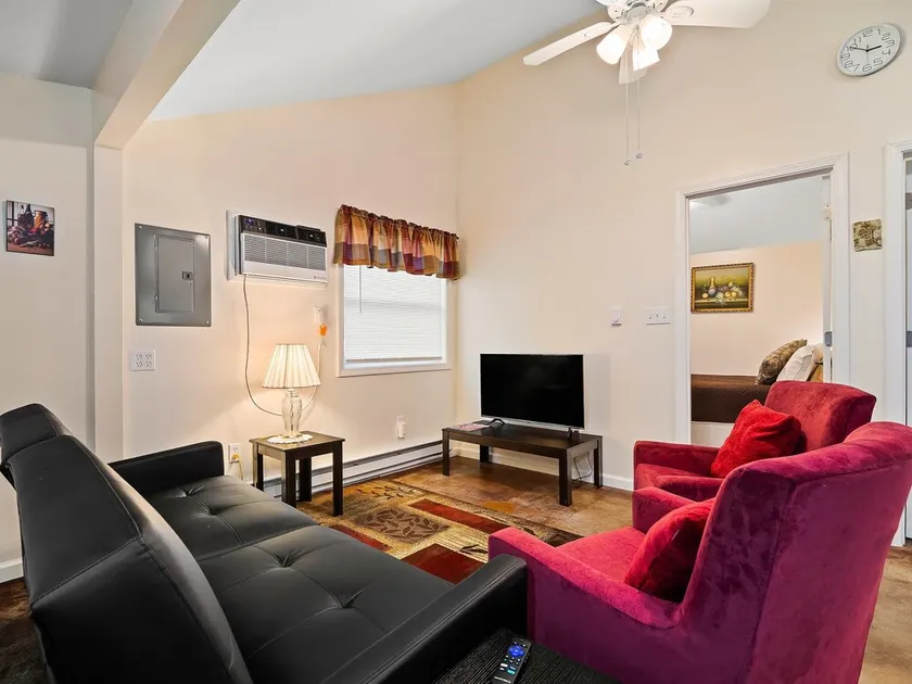 Chardonnay Cottage - GOTL Strip - Cozy & Quaint - Image 1