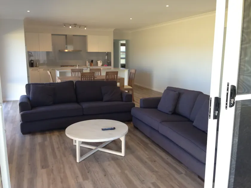 Dog Friendly, Fully Fenced Near New Holiday House.  Free Wi-Fi & Netflix - Image 1
