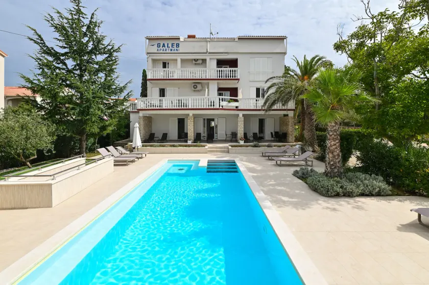 Sea-view Apartment with Pool in the center of Novalja - Image 1