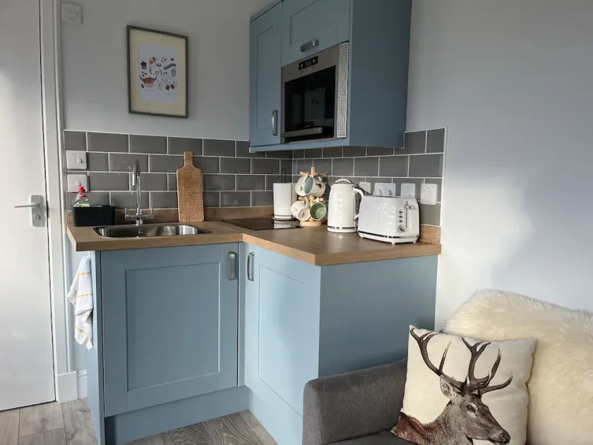 Lora Cabin - Image 1