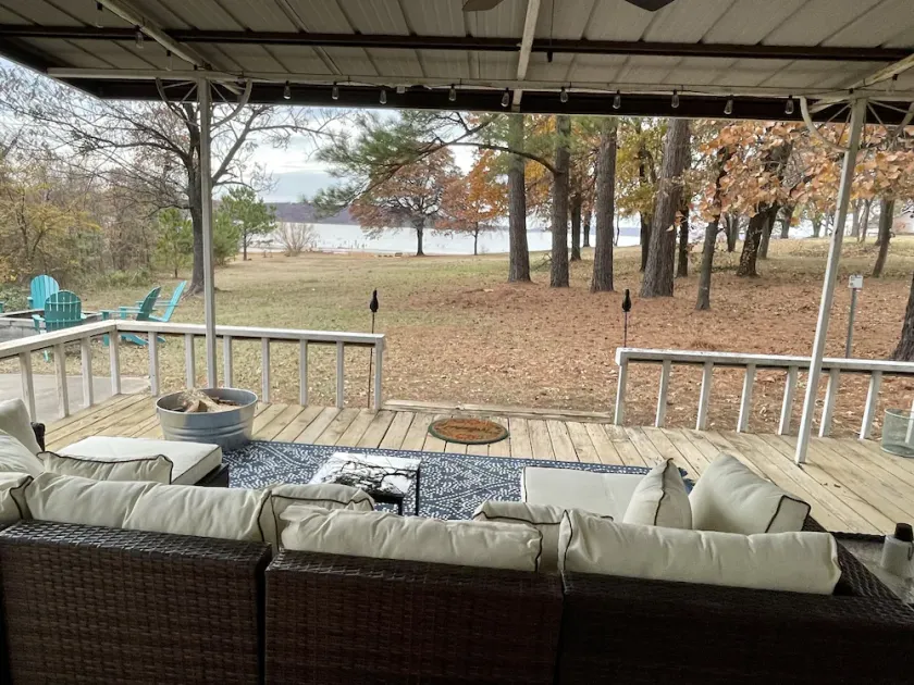 Cozy and Modern Waterfront Cottage - Image 1