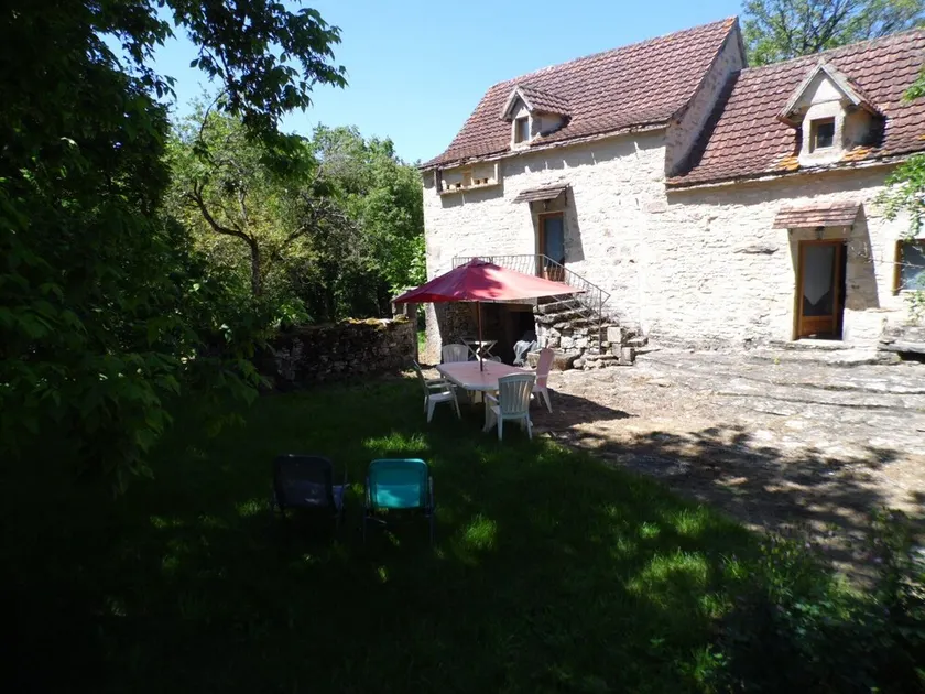 Country house with lots of outdoor space - Image 1
