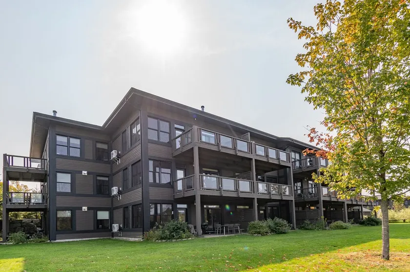 Suites Sur Lac - Image 1