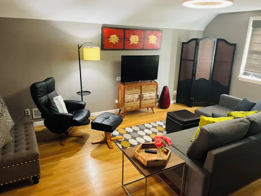 Lovely 1 Bedroom 1 Bathroom apartment located near everything! - Image 1