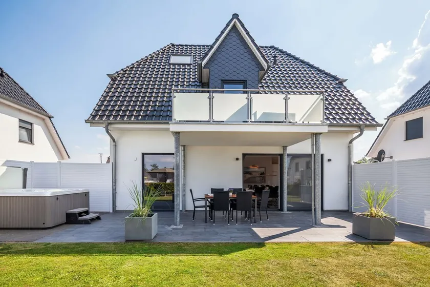 Villa Dalu on the Lake | Fleesensee | 100 m from the shore | Outdoor hot tub, sauna, and fireplace - Image 1