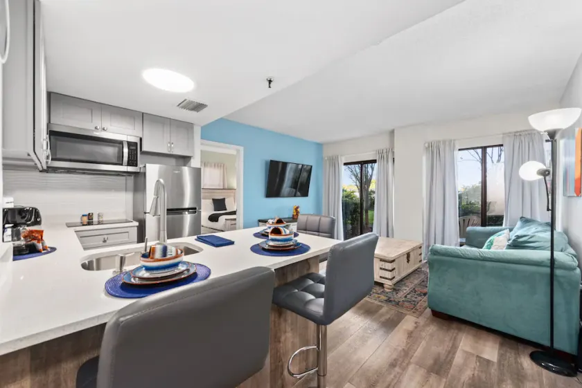 DOUBLE FLAT STUDIO - UNIVERSAL STUDIOS & INTERNATIONAL DRIVE - Image 1