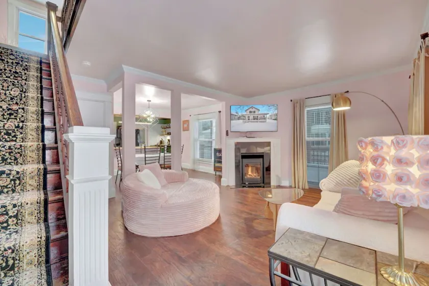 The Allen House - Chic and Colorful 3BR Downtown Ellicottville - Image 1