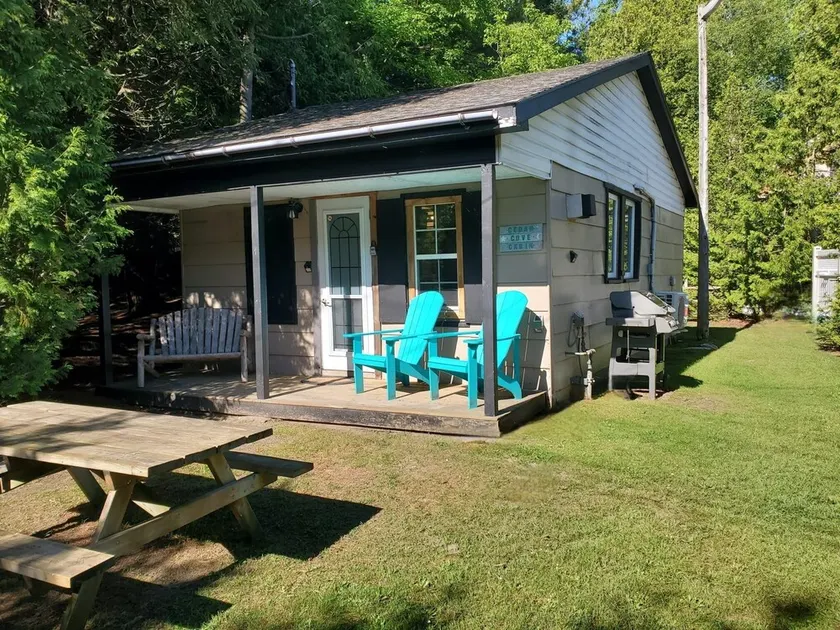Cedar Cove Cabin Steps to Sauble Beach - Image 1