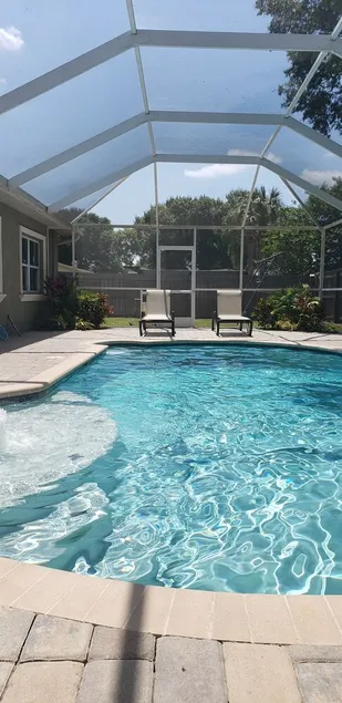 Maison de piscine à Apollo Beach - Image 1