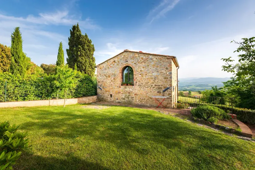 TUSCAN COTTAGE WITH PRIVATE GARDEN AND PANORAMIC POOL. 1 KM WALK TO THE VILLAGE. - Image 1