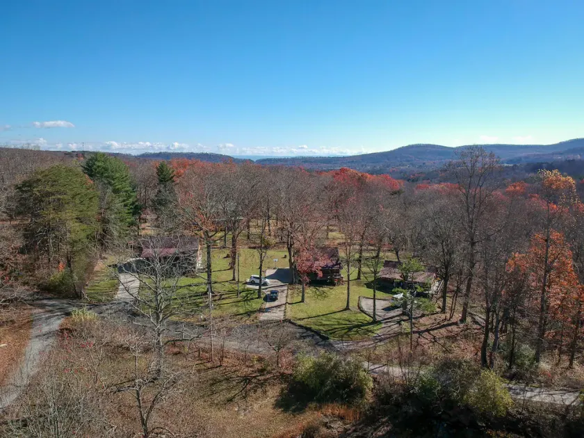 Valentine Drive Cabin 2 - Image 1