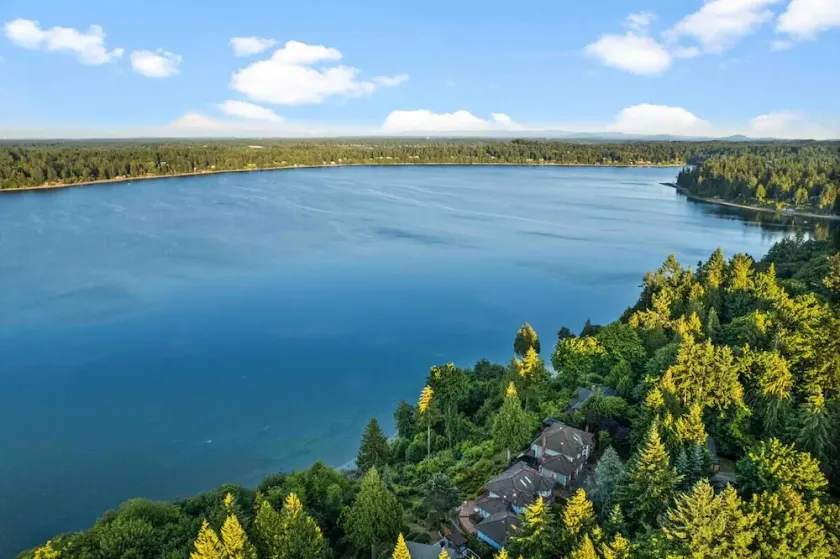 Waterfront home with Hot Tub and breathtaking Mt Rainier view - Image 1