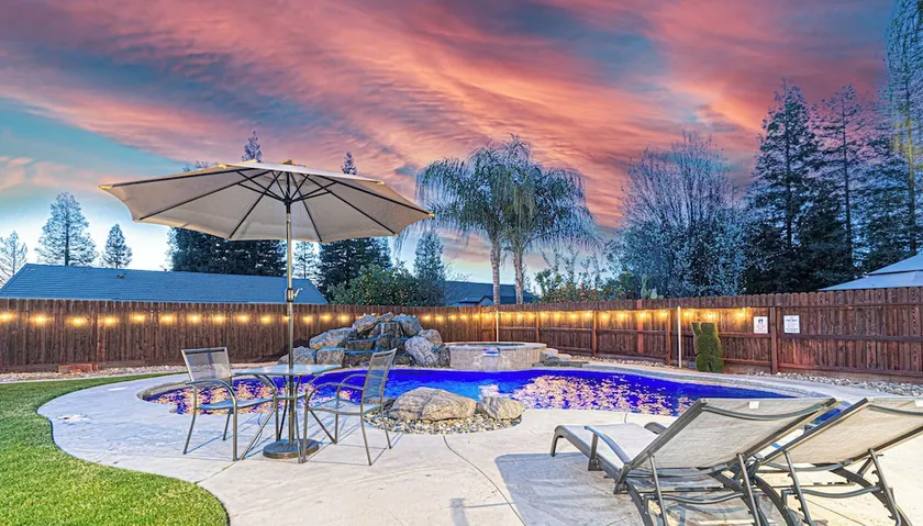 Beautiful Home with Pool & Hot Tub close to National Parks - Image 1