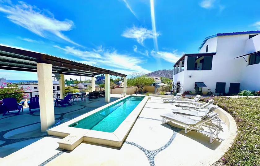 Casa bonita com 2 quartos e vista para o mar perto da praia - Image 1