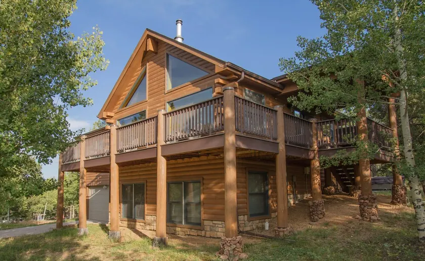 Mountain Lodge. Large kitchen hot tub, fire pit. - Image 1