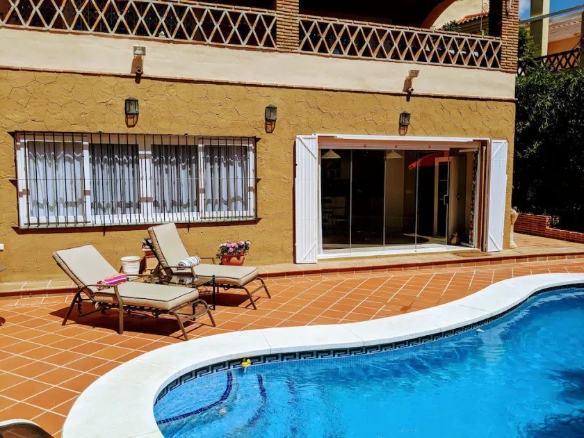 Grand appartement entièrement équipé de 2 chambres avec piscine privée, près de Marbella - Image 1