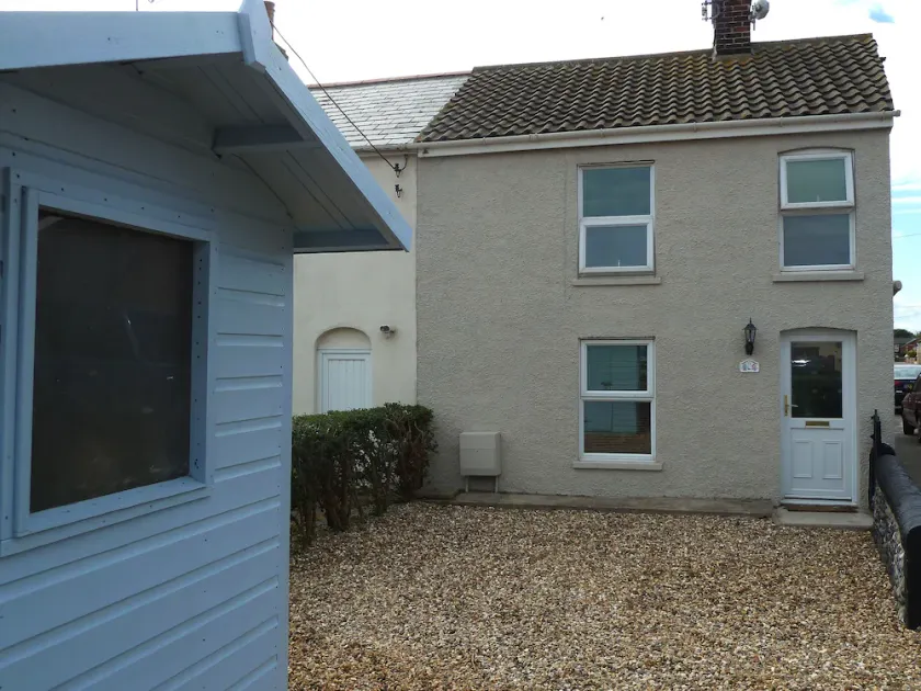 Dog Friendly, Cosy Fisherman's Cottage Within 150 Metres Of A Long Sandy Beach - Image 1