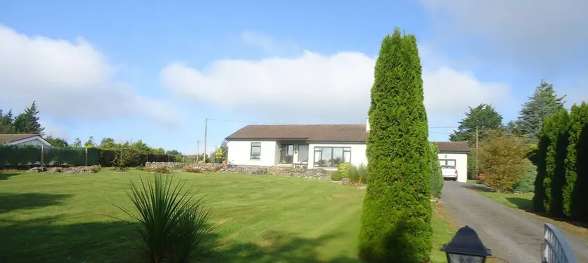 Family Retreat With Panoramic Lake View And Large Front And Back Gardens - Image 1