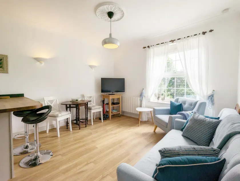 Emsdale House -  a flat that sleeps 4 guests  in 2 bedrooms - Image 1