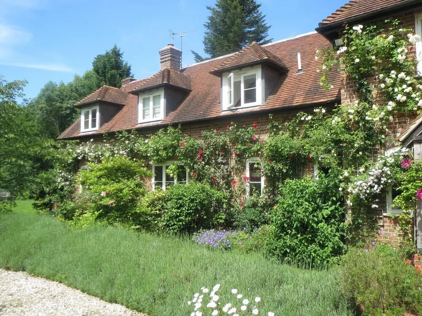 Country  House, Sleeps 10,  Swimming Pool And Tennis Court, In Inkpen, Berkshire - Image 1
